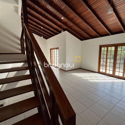 Casa com 189m², 3 quartos (sendo 1 suíte), 4 garagens, no bairro Centro em São José