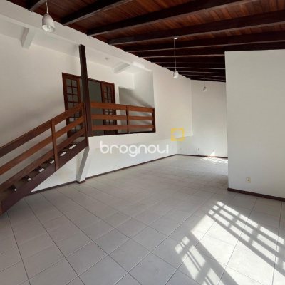Casa com 189m², 3 quartos (sendo 1 suíte), 4 garagens, no bairro Centro em São José