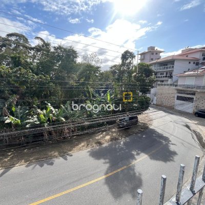 Casa com 189m², 3 quartos (sendo 1 suíte), 4 garagens, no bairro Centro em São José