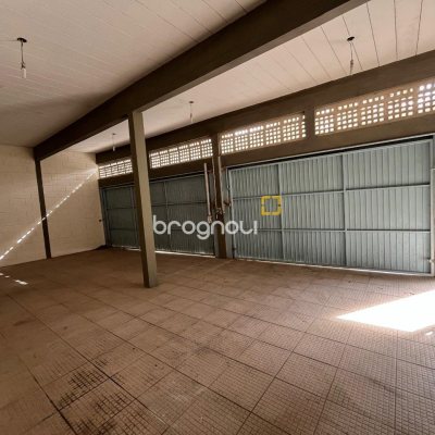 Casa com 189m², 3 quartos (sendo 1 suíte), 4 garagens, no bairro Centro em São José