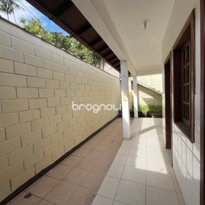 Casa com 189m², 3 quartos (sendo 1 suíte), 4 garagens, no bairro Centro em São José