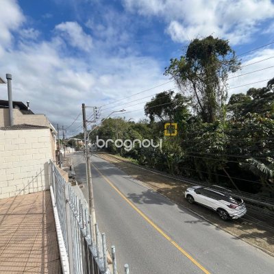 Casa com 189m², 3 quartos (sendo 1 suíte), 4 garagens, no bairro Centro em São José