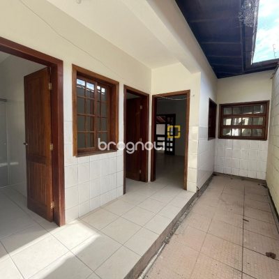 Casa com 189m², 3 quartos (sendo 1 suíte), 4 garagens, no bairro Centro em São José