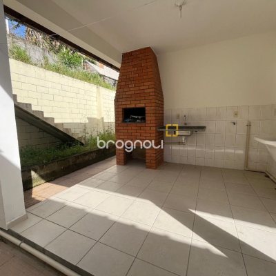Casa com 189m², 3 quartos (sendo 1 suíte), 4 garagens, no bairro Centro em São José