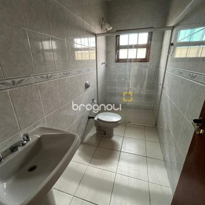 Casa com 189m², 3 quartos (sendo 1 suíte), 4 garagens, no bairro Centro em São José