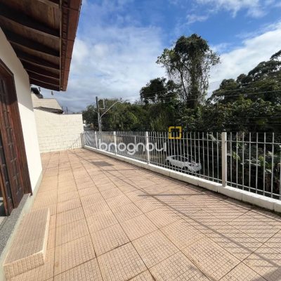 Casa com 189m², 3 quartos (sendo 1 suíte), 4 garagens, no bairro Centro em São José
