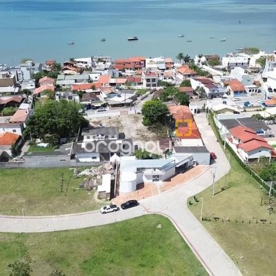 Casa de Condomínio com 189m², 3 quartos (sendo 3 suítes), 5 garagens, no bairro Camboa em Governador Celso Ramos