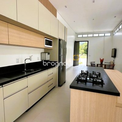 Casa de Condomínio com 189m², 3 quartos (sendo 3 suítes), 5 garagens, no bairro Camboa em Governador Celso Ramos