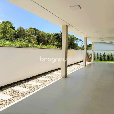Casa de Condomínio com 189m², 3 quartos (sendo 3 suítes), 5 garagens, no bairro Camboa em Governador Celso Ramos