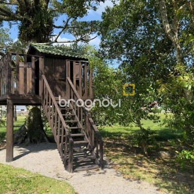 Casa de Condomínio com 189m², 3 quartos (sendo 3 suítes), 5 garagens, no bairro Camboa em Governador Celso Ramos