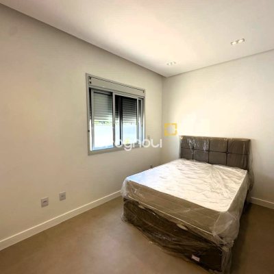Casa de Condomínio com 189m², 3 quartos (sendo 3 suítes), 5 garagens, no bairro Camboa em Governador Celso Ramos