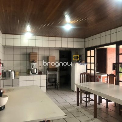 Casa com 280m², 3 quartos, 2 garagens, no bairro Bela Vista em São José