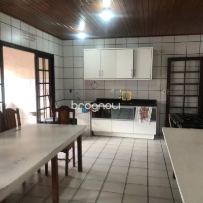 Casa com 280m², 3 quartos, 2 garagens, no bairro Bela Vista em São José