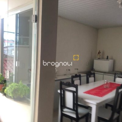 Casa com 280m², 3 quartos, 2 garagens, no bairro Bela Vista em São José