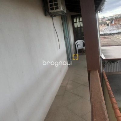 Casa com 280m², 3 quartos, 2 garagens, no bairro Bela Vista em São José