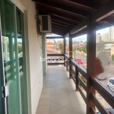 Casa com 280m², 3 quartos, 2 garagens, no bairro Bela Vista em São José
