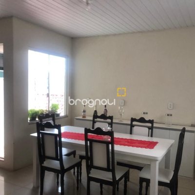 Casa com 280m², 3 quartos, 2 garagens, no bairro Bela Vista em São José