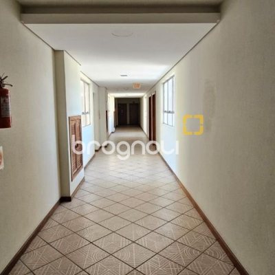 Apartamento com 84m², 3 quartos (sendo 1 suíte), 1 garagem, no bairro Campinas em São José