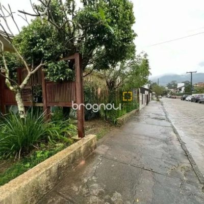 Casa com 221m², no bairro Santa Mônica em Florianópolis