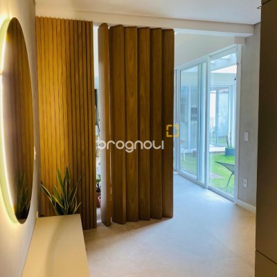 Casa de Condomínio com 267m², 5 quartos (sendo 3 suítes), 2 garagens, no bairro Campeche em Florianópolis