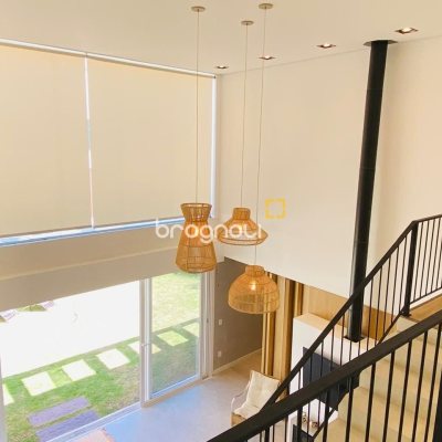 Casa de Condomínio com 267m², 5 quartos (sendo 3 suítes), 2 garagens, no bairro Campeche em Florianópolis