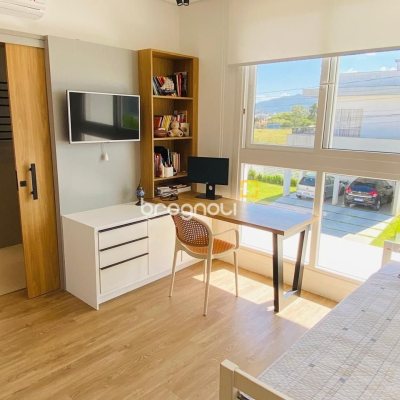 Casa de Condomínio com 267m², 5 quartos (sendo 3 suítes), 2 garagens, no bairro Campeche em Florianópolis
