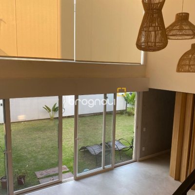 Casa de Condomínio com 267m², 5 quartos (sendo 3 suítes), 2 garagens, no bairro Campeche em Florianópolis