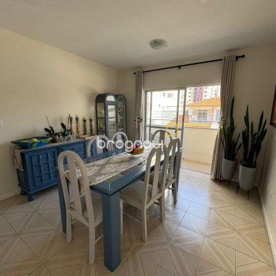 Apartamento com 68m², 2 quartos, 1 garagem, no bairro Balneário em Florianópolis