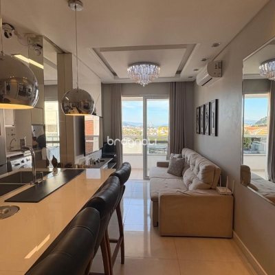 Apartamento com 85m², 3 quartos (sendo 1 suíte), 2 garagens, no bairro Pagani em Palhoça