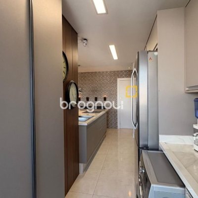 Apartamento com 85m², 3 quartos (sendo 1 suíte), 2 garagens, no bairro Pagani em Palhoça