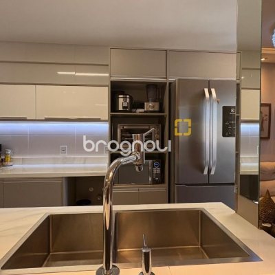 Apartamento com 85m², 3 quartos (sendo 1 suíte), 2 garagens, no bairro Pagani em Palhoça