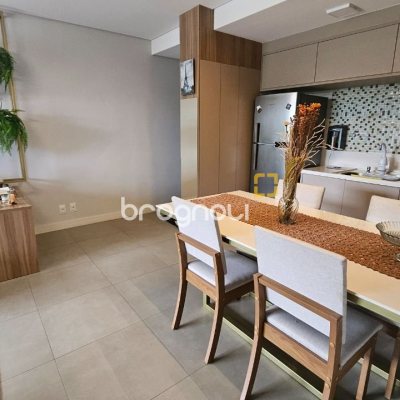 Apartamento com 82m², 3 quartos (sendo 1 suíte), 1 garagem, no bairro Canasvieiras em Florianópolis