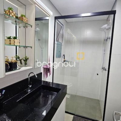 Apartamento com 82m², 3 quartos (sendo 1 suíte), 1 garagem, no bairro Canasvieiras em Florianópolis