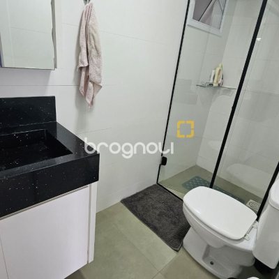 Apartamento com 82m², 3 quartos (sendo 1 suíte), 1 garagem, no bairro Canasvieiras em Florianópolis