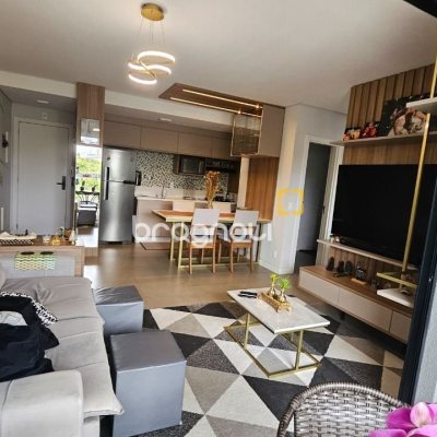 Apartamento com 82m², 3 quartos (sendo 1 suíte), 1 garagem, no bairro Canasvieiras em Florianópolis