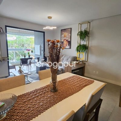 Apartamento com 82m², 3 quartos (sendo 1 suíte), 1 garagem, no bairro Canasvieiras em Florianópolis