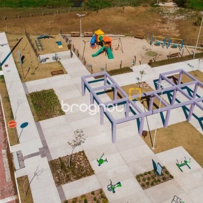 Casa com 81m², 2 quartos (sendo 2 suítes), 1 garagem, no bairro Canasvieiras em Florianópolis