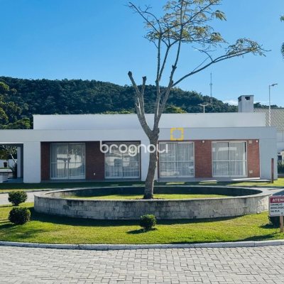 Casa de Condomínio com 95m², 3 quartos (sendo 1 suíte), 2 garagens, no bairro Morro das Pedras em Florianópolis