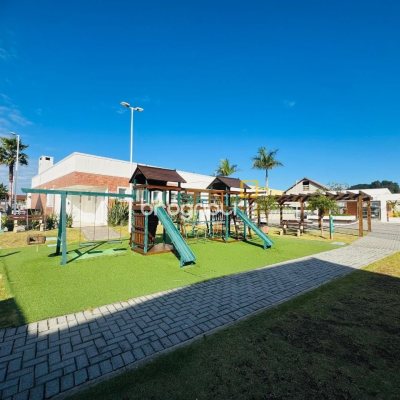 Casa de Condomínio com 95m², 3 quartos (sendo 1 suíte), 2 garagens, no bairro Morro das Pedras em Florianópolis