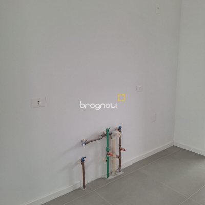 Casa de Condomínio com 95m², 3 quartos (sendo 1 suíte), 2 garagens, no bairro Morro das Pedras em Florianópolis