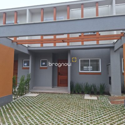 Casa de Condomínio com 95m², 3 quartos (sendo 1 suíte), 2 garagens, no bairro Morro das Pedras em Florianópolis