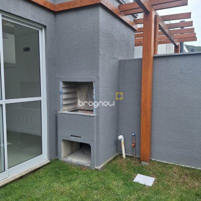 Casa de Condomínio com 95m², 3 quartos (sendo 1 suíte), 2 garagens, no bairro Morro das Pedras em Florianópolis
