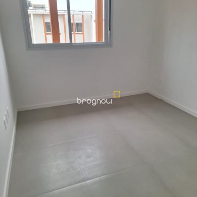 Casa de Condomínio com 95m², 3 quartos (sendo 1 suíte), 2 garagens, no bairro Morro das Pedras em Florianópolis