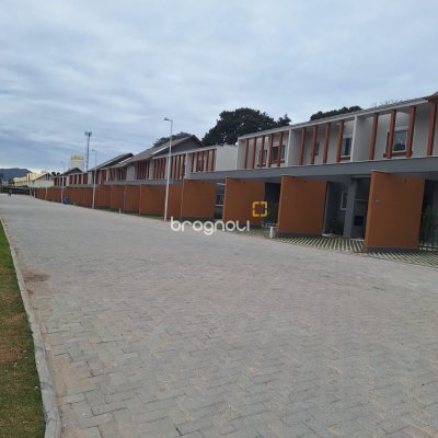 Casa de Condomínio com 95m², 3 quartos (sendo 1 suíte), 2 garagens, no bairro Morro das Pedras em Florianópolis