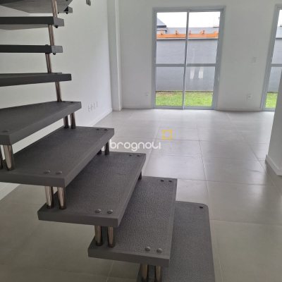 Casa de Condomínio com 95m², 3 quartos (sendo 1 suíte), 2 garagens, no bairro Morro das Pedras em Florianópolis