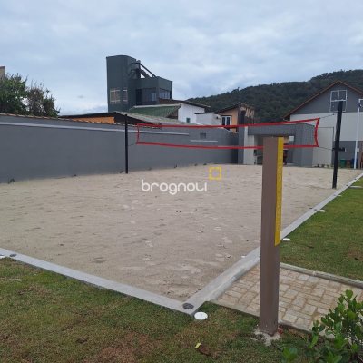 Casa de Condomínio com 95m², 3 quartos (sendo 1 suíte), 2 garagens, no bairro Morro das Pedras em Florianópolis
