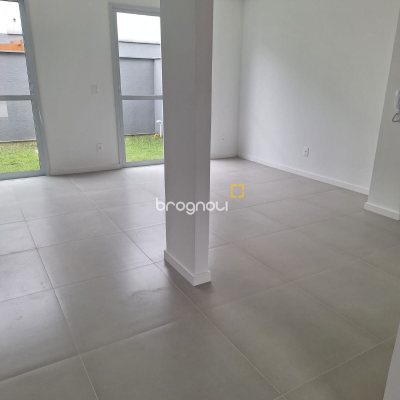 Casa de Condomínio com 95m², 3 quartos (sendo 1 suíte), 2 garagens, no bairro Morro das Pedras em Florianópolis