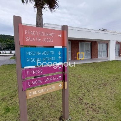 Casa de Condomínio com 95m², 3 quartos (sendo 1 suíte), 2 garagens, no bairro Morro das Pedras em Florianópolis