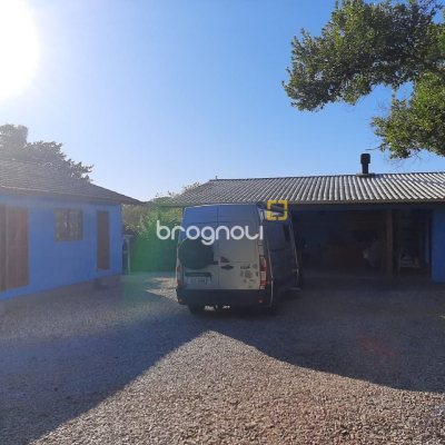 Sítio com 100m², 3 quartos (sendo 1 suíte), 2 garagens, no bairro Vargem Pequena em Florianópolis