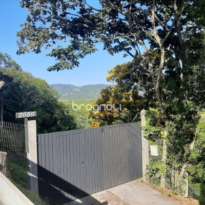Sítio com 100m², 3 quartos (sendo 1 suíte), 2 garagens, no bairro Vargem Pequena em Florianópolis